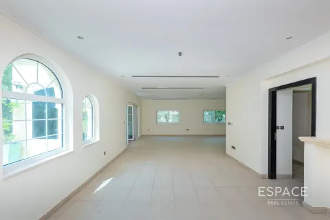 Villa sa Dubai, UAE 3 silid-tulugan, 328 sq.m. № 678679 - larawan 2