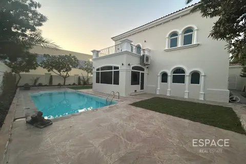 Villa sa Dubai, UAE 3 silid-tulugan, 328 sq.m. № 678679 - larawan 1
