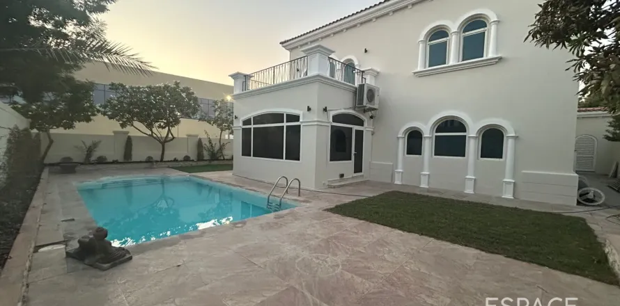 Villa sa Dubai, UAE 3 silid-tulugan, 328 sq.m. № 678679