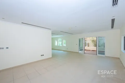 Villa sa Dubai, UAE 3 silid-tulugan, 328 sq.m. № 678679 - larawan 5