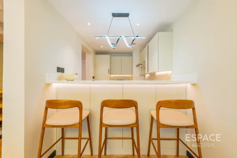 Appartement te huur in Palm Jumeirah, Dubai, VAE 1 slaapkamer, 69 vr.m., nr 678681 - foto 3