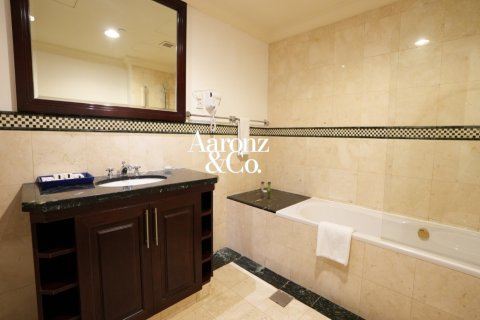 Apartment in Jumeirah Beach Residence, Dubai, UAE 4 bedrooms, 638 sq.m. № 754874 - photo 9