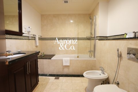 Apartment in Jumeirah Beach Residence, Dubai, UAE 4 bedrooms, 638 sq.m. № 754874 - photo 10
