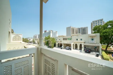 Villa in Al Furjan, Dubai, UAE 3 bedrooms, 283 sq.m. № 738125 - photo 16