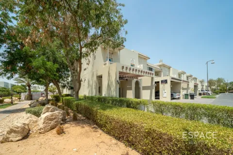 Villa in Al Furjan, Dubai, UAE 3 bedrooms, 283 sq.m. № 738125 - photo 1