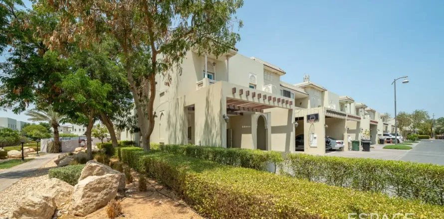 Villa in Al Furjan, Dubai, UAE 3 bedrooms, 283 sq.m. № 738125