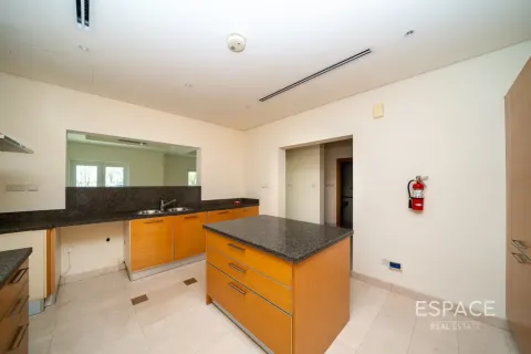 Villa in Al Furjan, Dubai, UAE 3 bedrooms, 283 sq.m. № 738125 - photo 5