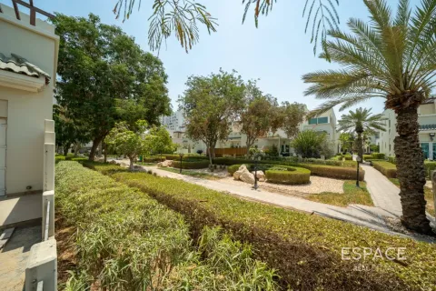 Villa in Al Furjan, Dubai, UAE 3 bedrooms, 283 sq.m. № 738125 - photo 18