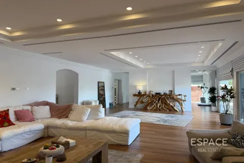 Villa in Meadows, Dubai, UAE 5 bedrooms, 655 sq.m. № 738126 - photo 5