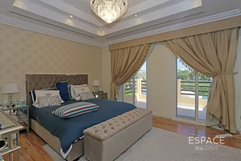Villa in Meadows, Dubai, UAE 5 bedrooms, 655 sq.m. № 738126 - photo 8