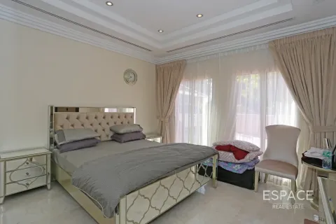 Villa in Meadows, Dubai, UAE 5 bedrooms, 655 sq.m. № 738126 - photo 10
