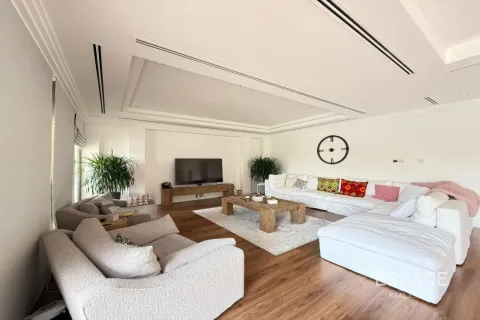 Villa in Meadows, Dubai, UAE 5 bedrooms, 655 sq.m. № 738126 - photo 6