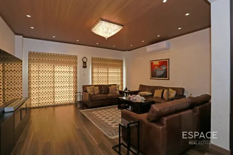 Villa in Meadows, Dubai, UAE 5 bedrooms, 655 sq.m. № 738126 - photo 3