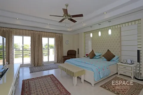 Villa in Meadows, Dubai, UAE 5 bedrooms, 655 sq.m. № 738126 - photo 11