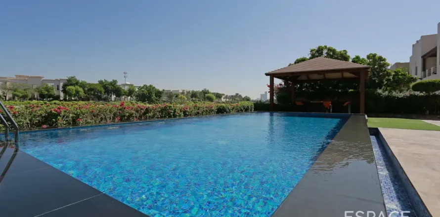 Villa in Meadows, Dubai, UAE 5 bedrooms, 655 sq.m. № 738126