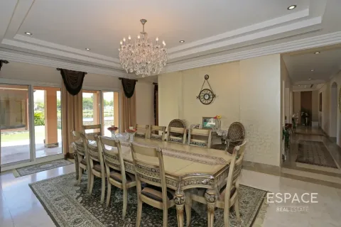 Villa in Meadows, Dubai, UAE 5 bedrooms, 655 sq.m. № 738126 - photo 4