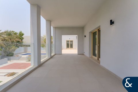 Villa en alquiler en Emirates Hills, Dubai, EAU 6 dormitorios, 650 m2 № 684855 - foto 22