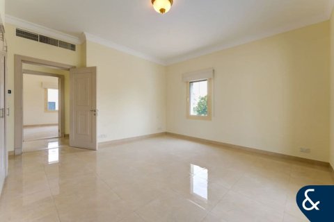 Villa en alquiler en Emirates Hills, Dubai, EAU 6 dormitorios, 650 m2 № 684855 - foto 26