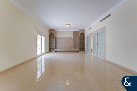Villa en alquiler en Emirates Hills, Dubai, EAU 6 dormitorios, 650 m2 № 684855 - foto 4