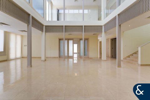 Villa en alquiler en Emirates Hills, Dubai, EAU 6 dormitorios, 650 m2 № 684855 - foto 3