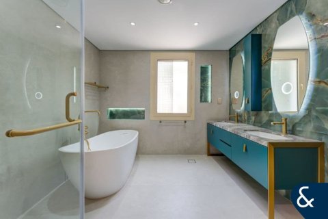 Villa en alquiler en Emirates Hills, Dubai, EAU 6 dormitorios, 650 m2 № 684855 - foto 24