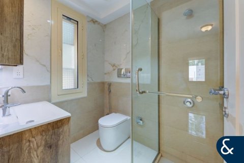 Villa en alquiler en Emirates Hills, Dubai, EAU 6 dormitorios, 650 m2 № 684855 - foto 18