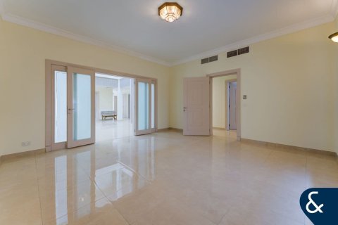 Villa en alquiler en Emirates Hills, Dubai, EAU 6 dormitorios, 650 m2 № 684855 - foto 6