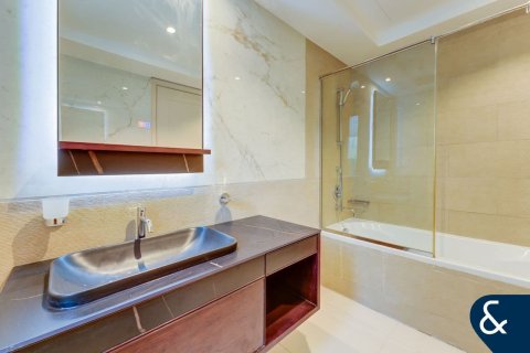 Villa en alquiler en Emirates Hills, Dubai, EAU 6 dormitorios, 650 m2 № 684855 - foto 21