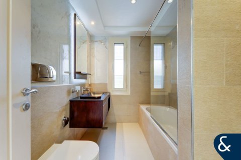 Villa en alquiler en Emirates Hills, Dubai, EAU 6 dormitorios, 650 m2 № 684855 - foto 15