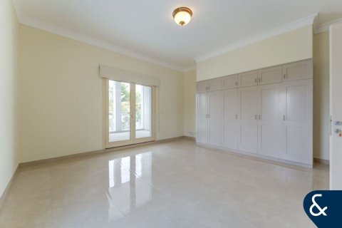 Villa en alquiler en Emirates Hills, Dubai, EAU 6 dormitorios, 650 m2 № 684855 - foto 16