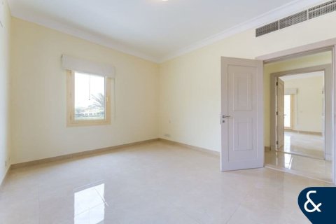 Villa en alquiler en Emirates Hills, Dubai, EAU 6 dormitorios, 650 m2 № 684855 - foto 27