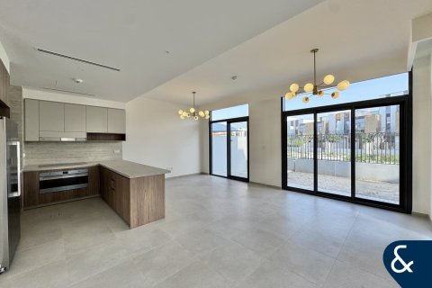 Σπίτι σε Mudon, Dubai, ΗΑΕ 4 υπνοδωμάτια, 253 τ.μ. Αρ. 684852 - φωτογραφία 2