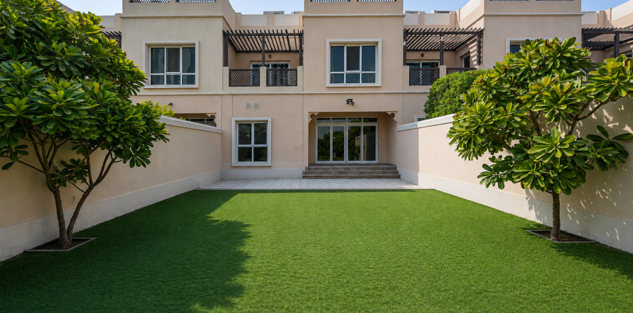 Vila u gradu Al Barsha, Dubai, UAE 4 spavaće sobe, 464.52 m2 Br. 757515