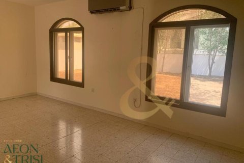 Müüa villa asukohaga Mirdif, Dubai, AÜE: 2 magamistoaga, 697 m² Nr 648419 - pilt 2