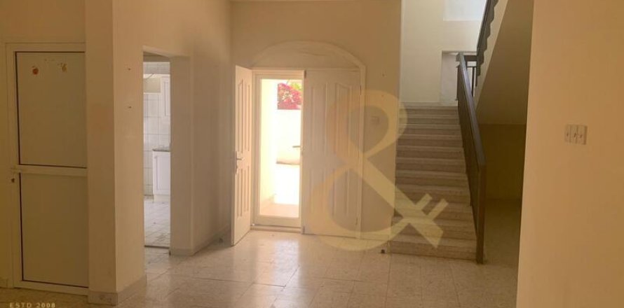 Villa asukohaga Mirdif, Dubai, AÜE: 2 magamistoaga, 697 m² Nr 648419