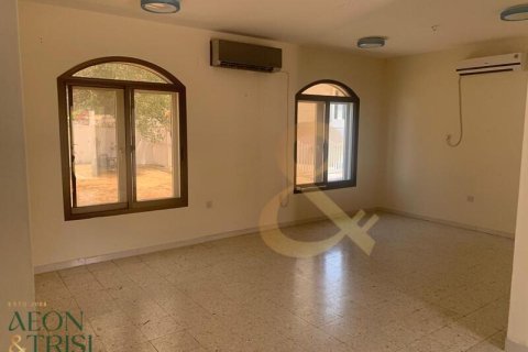 Müüa villa asukohaga Mirdif, Dubai, AÜE: 2 magamistoaga, 697 m² Nr 648419 - pilt 3