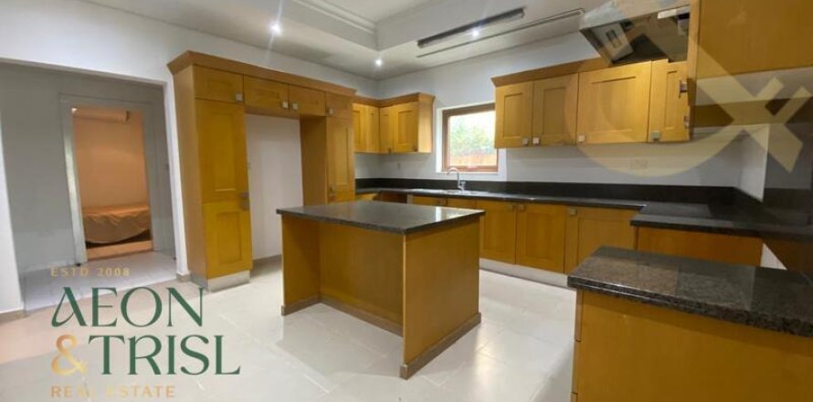 Villa sa Al Furjan, Dubai, UAE 5 silid-tulugan, 600 sq.m. № 648421