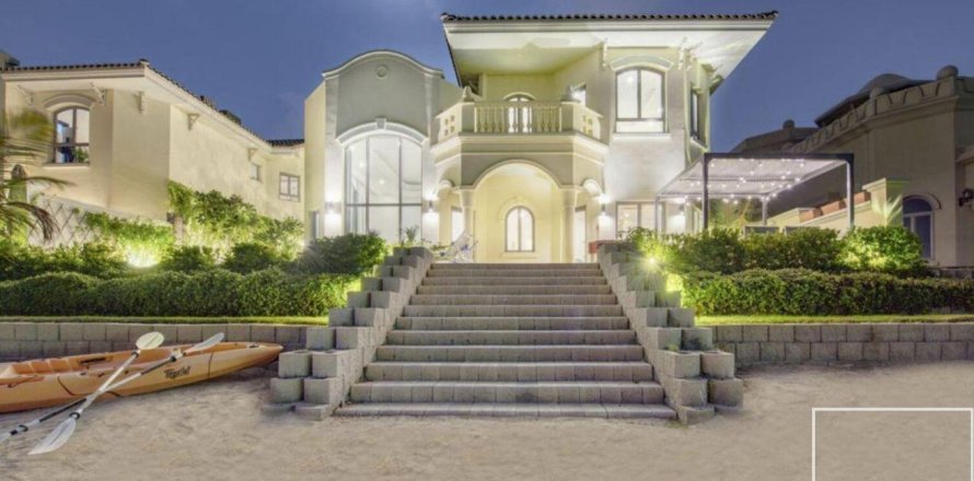 Vilë në Palm Jumeirah, Dubai, Emiratet e Bashkuara Arabe 4 dhoma gjumi, 720.46 m2. № 747108