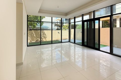 Снять в аренду таунхаус в DAMAC Hills (Akoya by DAMAC), Дубай, ОАЭ 3 спальни, 258.49м2, № 764377 - фото 2
