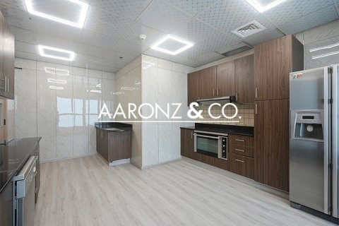 Appartamento in affitto a Dubai Marina, Dubai, EAU 4 camere da letto, 298 mq. № 685850 - foto 16