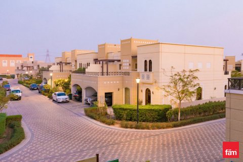 Řadový dům v Dubai, SAE 4 ložnice, 309.4 m² Č.: 685869