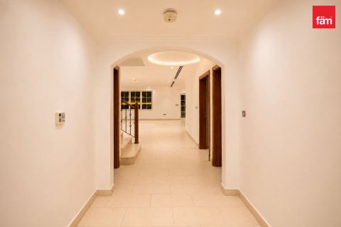 Jumeirah Park、Dubai、UAE にあるヴィラの賃貸物件 4ベッドルーム、762.3 m2、No751184 - 写真 2