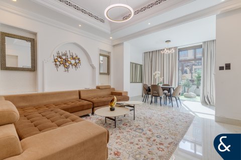 Купить квартиру в Даунтаун Дубай (Даунтаун Бурдж Дубай), ОАЭ 1 спальня, 181м2, № 667694 - фото 2