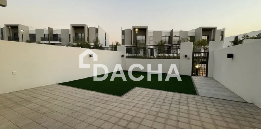 Vilë në Dubai Land, Dubai, Emiratet e Bashkuara Arabe 3 dhoma gjumi, 181 m2. № 714651