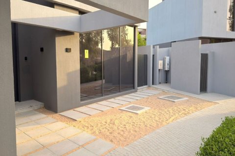 Hartanah komersil di Tilal City, Sharjah, UAE 5 bilik tidur, 602 meter persegi № 666193 - foto 3