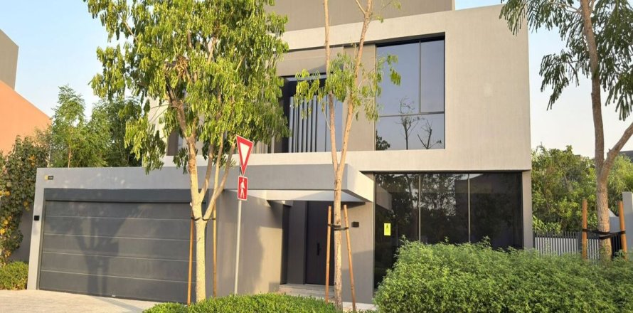 Komerčná nehnuteľnosť v Tilal City, Sharjah, SAE 5 spální, 602 m2 č. 666193