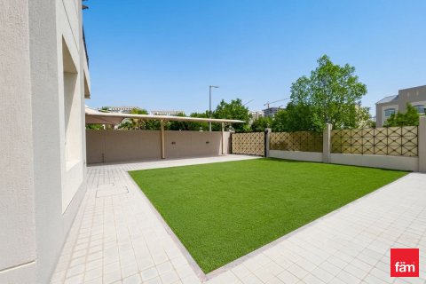 Villa in Dubai, UAE 6 bedrooms, 708.6 sq.m. № 714012