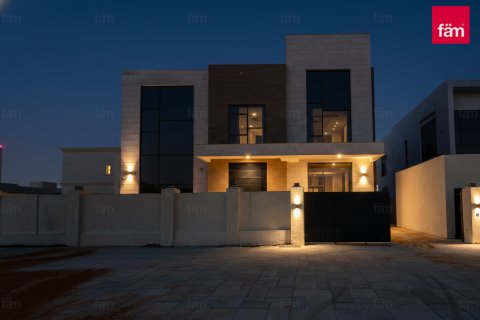 Villa in Al Barsha, Dubai, UAE 5 bedrooms, 884.3 sq.m. № 714013 - photo 24