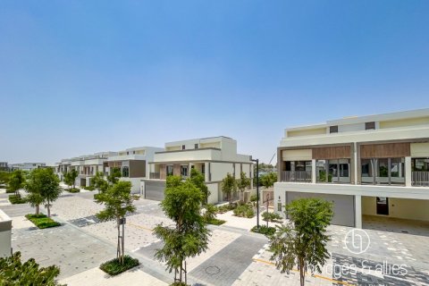 Vilă de închiriat în Dubai, EAU 4 dormitoare, 316.9 mp.  №629708 - poză 15