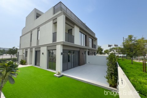 Vilă de închiriat în Dubai, EAU 4 dormitoare, 316.9 mp.  №629705 - poză 1